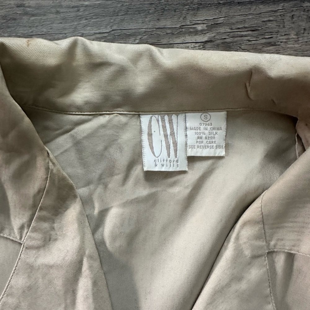 Vintage Women’s 100% Silk Small Short Sleeved Collared Shirt - Picture 7 of 7